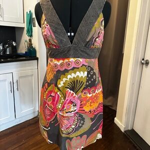 Trina Turk V Neck sleeveless empire line print dress with tween trim Size 6